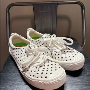 Cariuma OCA Low White Canvas Black Polka Dots Sneaker Shoes Sz 7